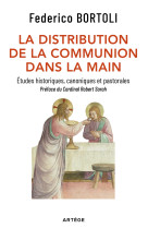 La distribution de la communion dans la main