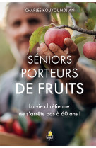 Séniors porteurs de fruits